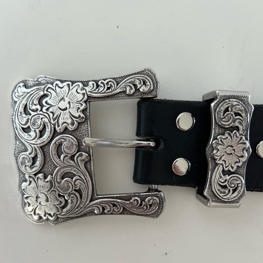 Nocona Genuine Leather Black Embossed Silver Toned MetalWestern Belt Size Medium - Picture 3 of 8